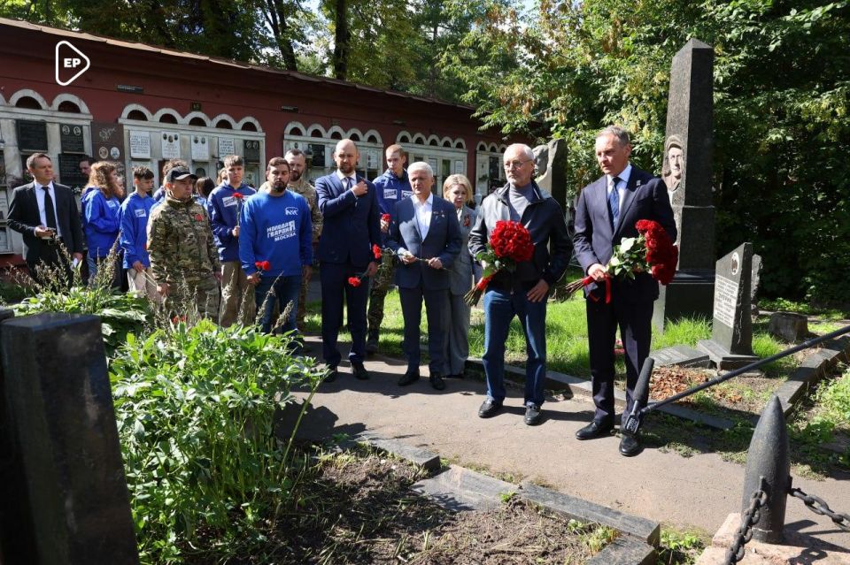 Единая Россия проводит памятную акцию «Герои последнего боя» Единая Россия проводит памятную акцию «Герои последнего боя»