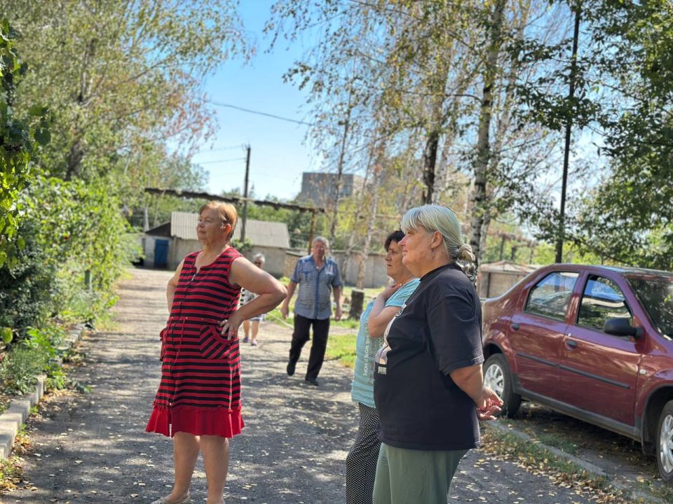 Денис Зубов: Встреча с жителями. Сегодня, 27 августа, заместитель главы администрации городского округа Иловайск Александр Васильевич Кузнецов провел встречу с населением на подведомственной территории администрации... Денис Зубов: Встреча с жителями. Сегодня, 27 августа, заместитель главы администрации городского округа Иловайск Александр Васильевич Кузнецов провел встречу с населением на подведомственной территории администрации...