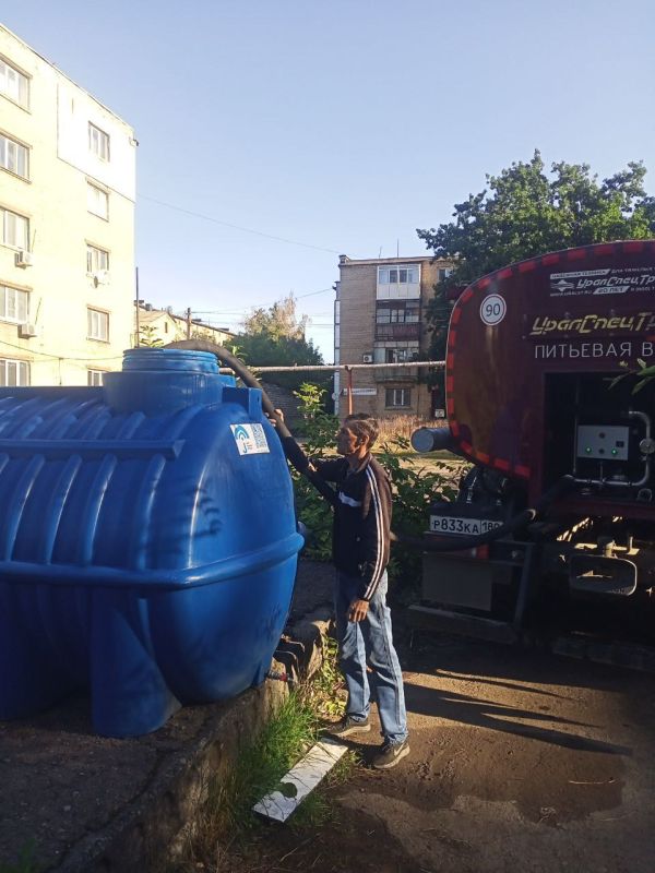 В связи со сложной ситуацией водоснабжения на территории города Дебальцево, администрацией городского округа были установлены емкости в микрорайонах города В связи со сложной ситуацией водоснабжения на территории города Дебальцево, администрацией городского округа были установлены емкости в микрорайонах города