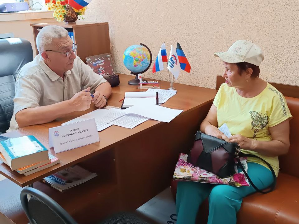 В Общественной приемной Партии "Единая Россия" провели личный прием адвокаты Адвокатской палаты ДНР Усенко В.В., Плетнёв А.С., а также юрист Плетнева А.А В Общественной приемной Партии "Единая Россия" провели личный прием адвокаты Адвокатской палаты ДНР Усенко В.В., Плетнёв А.С., а также юрист Плетнева А.А