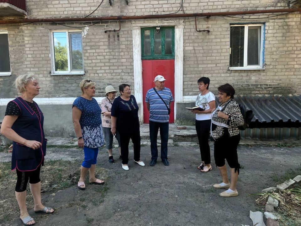Продолжаем проводить встречи с населением Продолжаем проводить встречи с населением