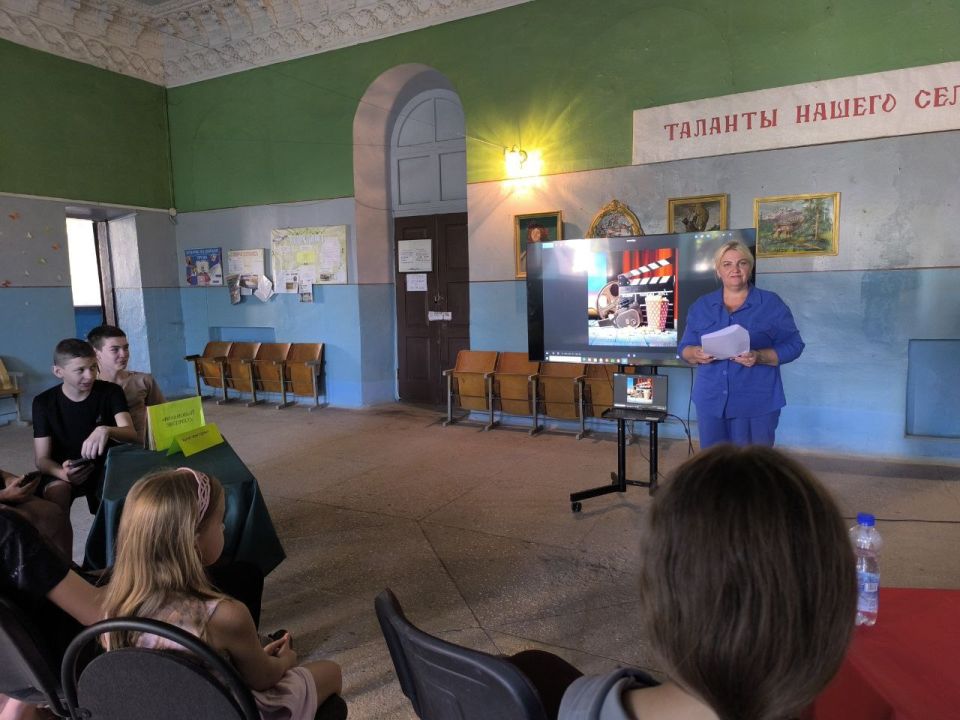 В Марьяновке прошла детская кино-викторина «Фильмовый Экспресс», посвященная Дню российского кино В Марьяновке прошла детская кино-викторина «Фильмовый Экспресс», посвященная Дню российского кино