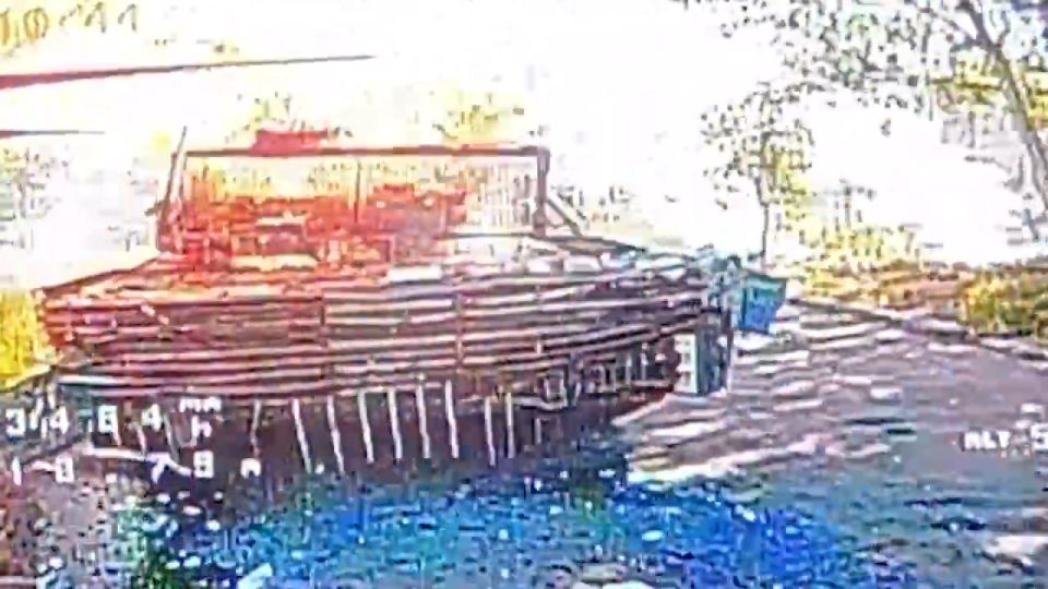 Процесс уничтожения Leopard 2A4 из состава 155-й мехбригады ВСУ ударами российских FPV-дронов возле пересечения улиц Центральная и Пушкина в Покровске Процесс уничтожения Leopard 2A4 из состава 155-й мехбригады ВСУ ударами российских FPV-дронов возле пересечения улиц Центральная и Пушкина в Покровске