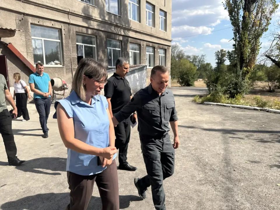 Вице-губернатор Ленинградской области проверил ход работ в школе-интернате № 2 в Енакиево Вице-губернатор Ленинградской области проверил ход работ в школе-интернате № 2 в Енакиево