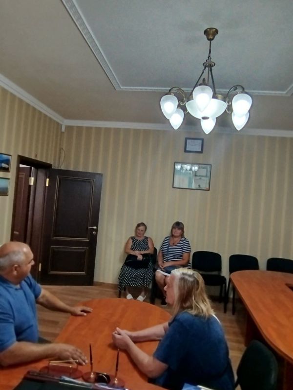 Начальник Ялтинского территориального отдела Администрации Мангушского муниципального округа Спахи С.Л. провел встречу с жителями с.Юрьевка (ул.Степная, ул.Набережная) Начальник Ялтинского территориального отдела Администрации Мангушского муниципального округа Спахи С.Л. провел встречу с жителями с.Юрьевка (ул.Степная, ул.Набережная)