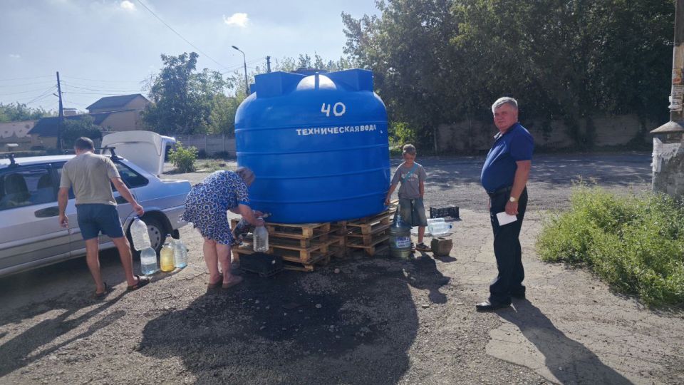 По поручению Главы ДНР Дениса Пушилина, на территории Кировского внутригородского района продолжаются встречи с населением на подведомственной территории.27 августа, депутат Макеевского городского совета Юрий Яретенко... По поручению Главы ДНР Дениса Пушилина, на территории Кировского внутригородского района продолжаются встречи с населением на подведомственной территории.27 августа, депутат Макеевского городского совета Юрий Яретенко...