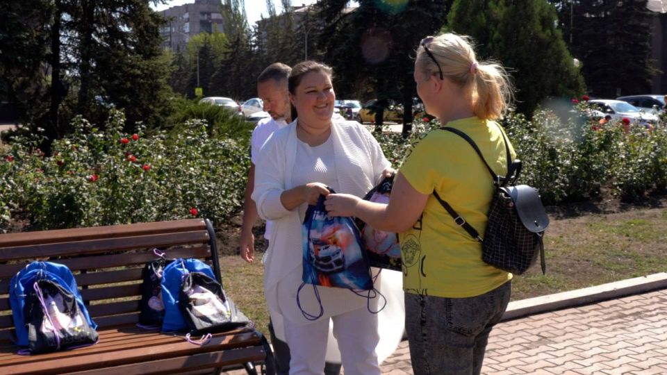 Александр Волошин: Совместно с депутатами Народного Совета ДНР принимаем участие в традиционной акции Единой России «Собери ребёнка в школу» Александр Волошин: Совместно с депутатами Народного Совета ДНР принимаем участие в традиционной акции Единой России «Собери ребёнка в школу»