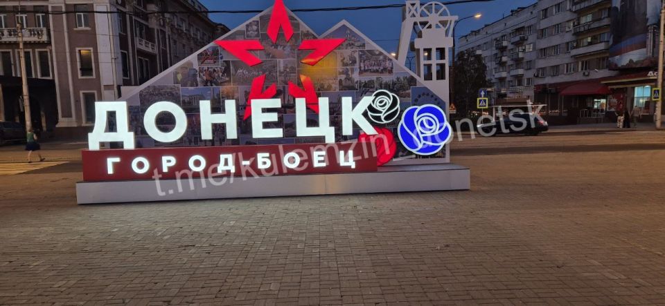 Алексей Кулемзин: Установленные специалистами предприятия «Донецкгорсвет» инсталляции дарят Дончанам праздничное настроение в преддверии Дня города Алексей Кулемзин: Установленные специалистами предприятия «Донецкгорсвет» инсталляции дарят Дончанам праздничное настроение в преддверии Дня города