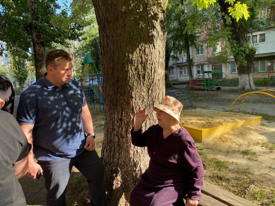 Виктория Жукова: Сегодня была проведена внеплановая встреча с гражданами в городе Харцызске по адресу: ул. Свободы, 79 Виктория Жукова: Сегодня была проведена внеплановая встреча с гражданами в городе Харцызске по адресу: ул. Свободы, 79