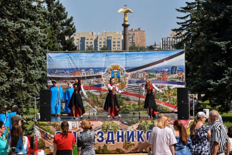 Алексей Кулемзин: Дончане — это единая общность, включающая в себя людей разных национальностей, вероисповеданий и социальных групп Алексей Кулемзин: Дончане — это единая общность, включающая в себя людей разных национальностей, вероисповеданий и социальных групп