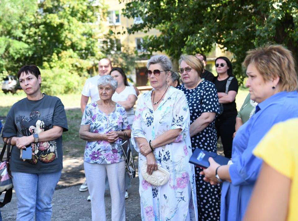 Владислав Ключаров: Заехал в квартал Металлург, проверил ход выполнения поручений, которые были поставлены ранее после проведения встречи с жителями Владислав Ключаров: Заехал в квартал Металлург, проверил ход выполнения поручений, которые были поставлены ранее после проведения встречи с жителями