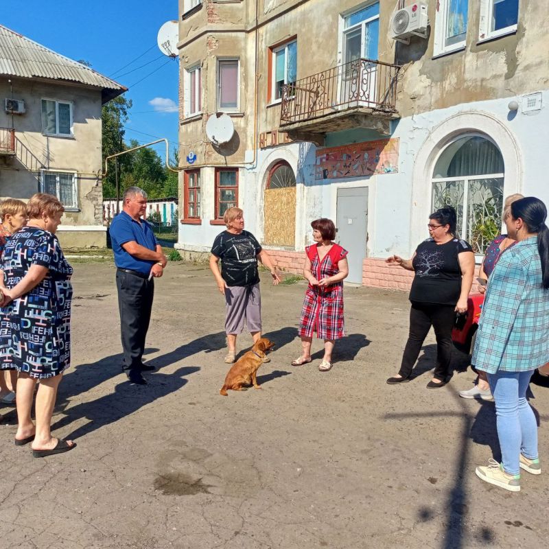 По поручению Главы ДНР Дениса Пушилина, на территории Кировского внутригородского района продолжаются встречи с населением на подведомственной территории.27 августа, депутат Макеевского городского совета Юрий Яретенко... По поручению Главы ДНР Дениса Пушилина, на территории Кировского внутригородского района продолжаются встречи с населением на подведомственной территории.27 августа, депутат Макеевского городского совета Юрий Яретенко...