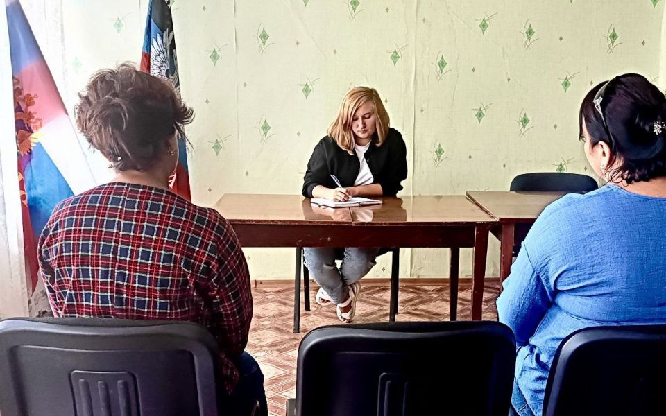 Начальник Пантелеймоновского территориального отдела Шелуханова Татьяна Александровна провела встречу с жителями пгт Начальник Пантелеймоновского территориального отдела Шелуханова Татьяна Александровна провела встречу с жителями пгт