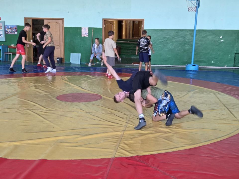 Спортивное Енакиево. 27 августа в рамках партийного проекта «Выбор сильных» Енакиевского регионального отделения Всероссийской политической партии «Единая Россия» в спортивном зале культурно-досугового центра им. 40-летия... Спортивное Енакиево. 27 августа в рамках партийного проекта «Выбор сильных» Енакиевского регионального отделения Всероссийской политической партии «Единая Россия» в спортивном зале культурно-досугового центра им. 40-летия...