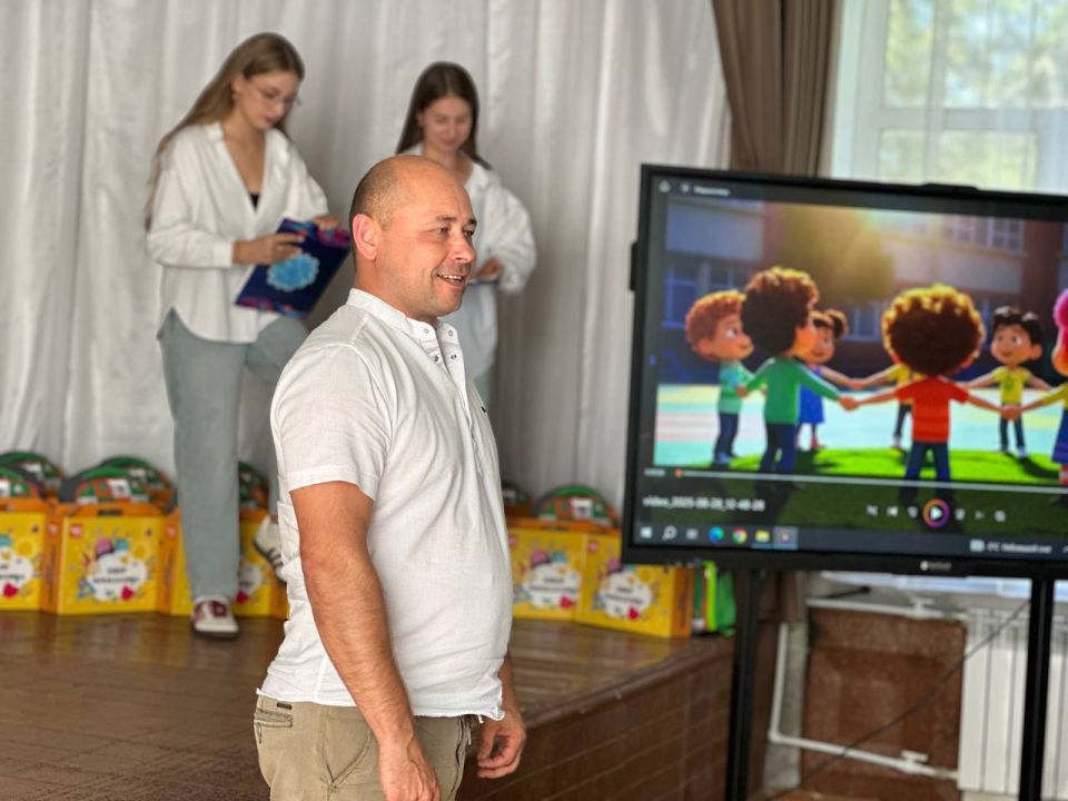 Денис Зубов: В путь к знаниям. В преддверии праздника - 1 сентября в городском округе Иловайск состоялось торжественное вручение портфелей и наборов первоклассников от шеф-региона Нижегородской области для наших милых ребят... Денис Зубов: В путь к знаниям. В преддверии праздника - 1 сентября в городском округе Иловайск состоялось торжественное вручение портфелей и наборов первоклассников от шеф-региона Нижегородской области для наших милых ребят...