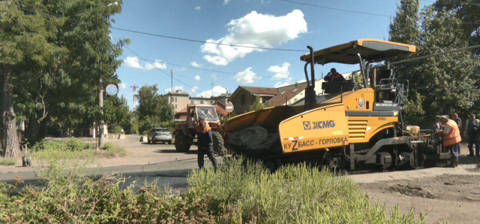 Иван Приходько: В прифронтовой Горловке продолжается ремонт дорожного покрытия Иван Приходько: В прифронтовой Горловке продолжается ремонт дорожного покрытия