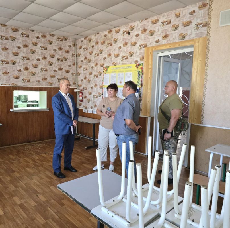 Дмитрий Огилец: По поручению Главы Донецкой Народной Республики и во исполнении Распоряжения Председателя Народного Совета депутаты проводят мониторинг готовности школ к новому учебному году Дмитрий Огилец: По поручению Главы Донецкой Народной Республики и во исполнении Распоряжения Председателя Народного Совета депутаты проводят мониторинг готовности школ к новому учебному году