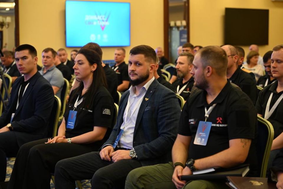 50 финалистов конкурса «Донбасс. СВОи Герои» уже проходят обучение и стажировки 50 финалистов конкурса «Донбасс. СВОи Герои» уже проходят обучение и стажировки