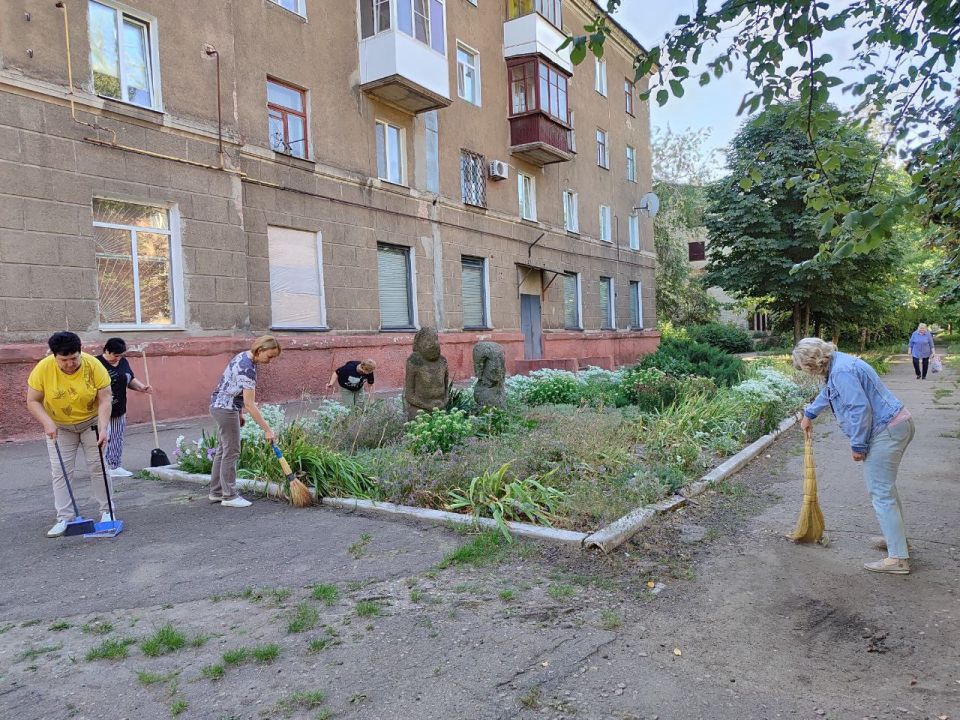 Партийцы Единой России Центрально-Городского района Горловки поддерживают проект «Городская среда» Партийцы Единой России Центрально-Городского района Горловки поддерживают проект «Городская среда»