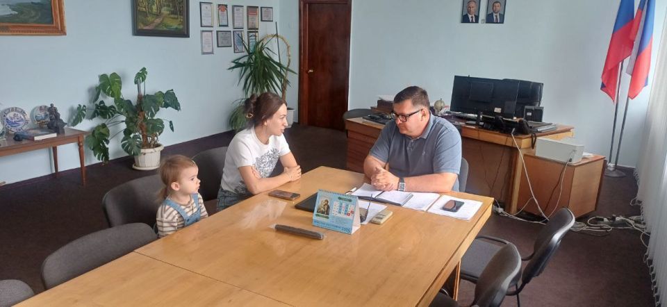 В местной Общественной Приёмной партии "Единая Россия" Новоазовского муниципального округа секретарь местного отделения партии, Глава муниципалитета Василий Овчаров провел личный прием граждан В местной Общественной Приёмной партии "Единая Россия" Новоазовского муниципального округа секретарь местного отделения партии, Глава муниципалитета Василий Овчаров провел личный прием граждан