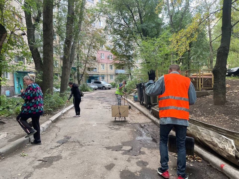 Юрий Будрин: Сегодня, 28 августа 2025 года, по поручению Главы Республики Дениса Пушилина, в рамках проекта «Городская среда», реализуемого Единой Россией , работники предприятий Кировского района приняли участие в... Юрий Будрин: Сегодня, 28 августа 2025 года, по поручению Главы Республики Дениса Пушилина, в рамках проекта «Городская среда», реализуемого Единой Россией , работники предприятий Кировского района приняли участие в...