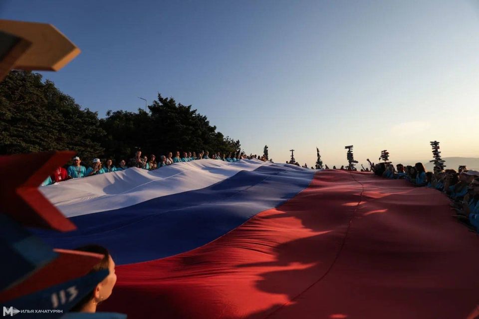 Продолжаем покорять новые вершины Продолжаем покорять новые вершины