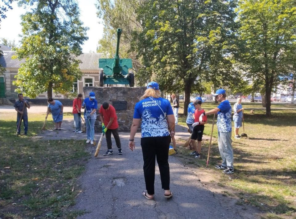 28 августа в Червоногвардейском районе прошла акция «Чистый обелиск» по партийному проекту «Историческая память» партии «Единая Россия» 28 августа в Червоногвардейском районе прошла акция «Чистый обелиск» по партийному проекту «Историческая память» партии «Единая Россия»