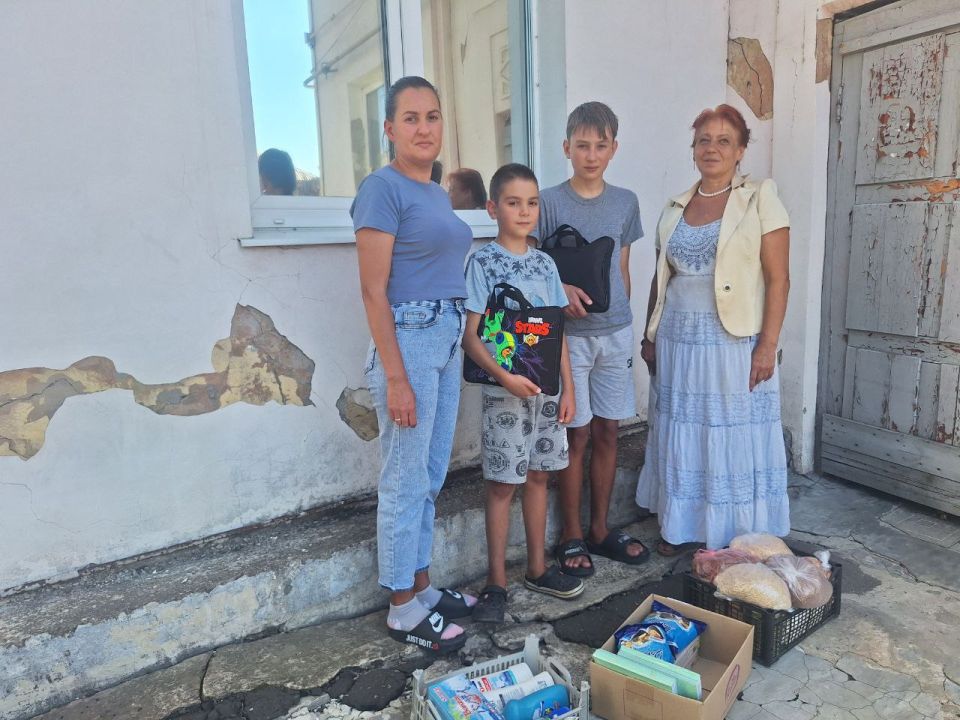 Депутаты Народного Совета ДНР Ирина Попова и Сергей Михалев продолжают акцию «Собери ребёнка в школу» Депутаты Народного Совета ДНР Ирина Попова и Сергей Михалев продолжают акцию «Собери ребёнка в школу»