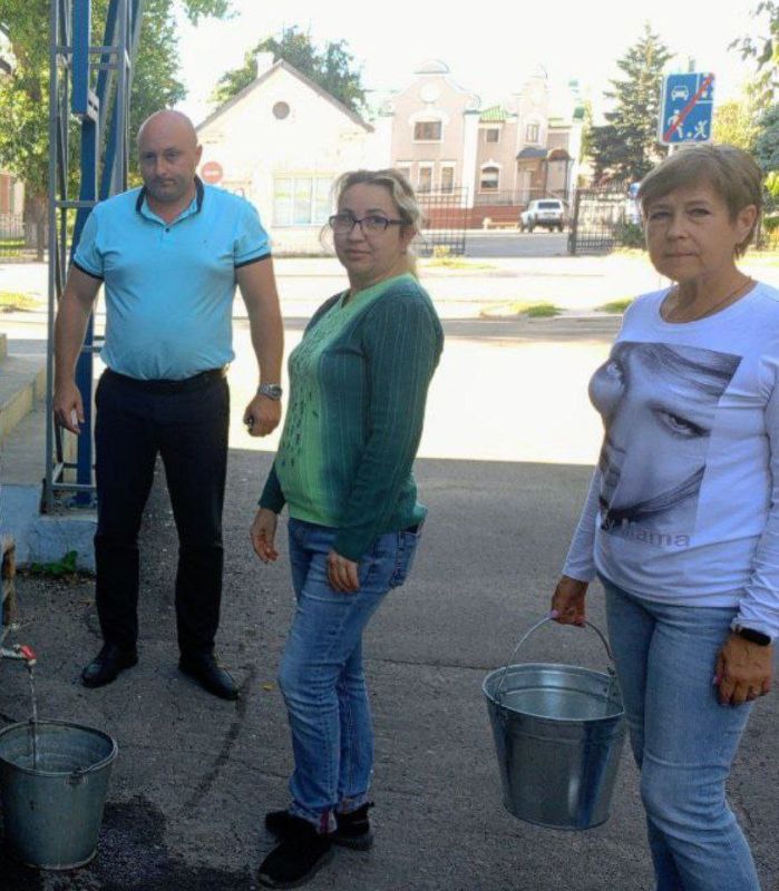 ВСТРЕЧИ С НАСЕЛЕНИЕМ. 28 августа 2025 года депутаты Ясиноватского муниципального совета от фракции «Единая Россия» - Анна Бондарь, Владимир Сергиенко, Юрий Захаров, Елена Алипа, Владислав Мурай, Еленв Асаул, Сергей Куксенко... ВСТРЕЧИ С НАСЕЛЕНИЕМ. 28 августа 2025 года депутаты Ясиноватского муниципального совета от фракции «Единая Россия» - Анна Бондарь, Владимир Сергиенко, Юрий Захаров, Елена Алипа, Владислав Мурай, Еленв Асаул, Сергей Куксенко...