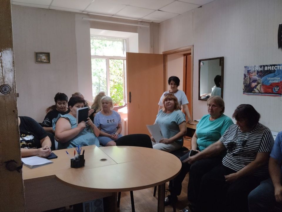 По поручению Главы ДНР Дениса Пушилина 28.08.2025 по адресу: г.Донецк,ул.Куйбышева, 63 состоялась встреча с трудовым коллективом «Республиканский центр социальной защиты населения Ленинского внутригородского района г.... По поручению Главы ДНР Дениса Пушилина 28.08.2025 по адресу: г.Донецк,ул.Куйбышева, 63 состоялась встреча с трудовым коллективом «Республиканский центр социальной защиты населения Ленинского внутригородского района г....