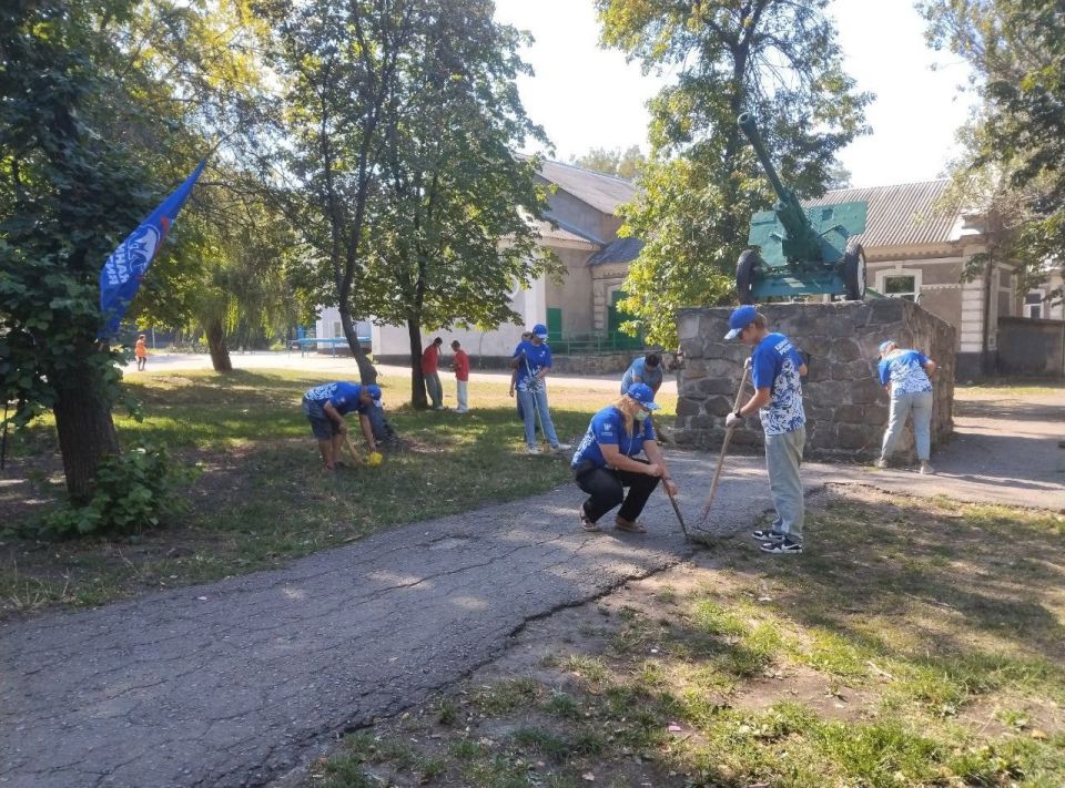 28 августа в Червоногвардейском районе прошла акция «Чистый обелиск» по партийному проекту «Историческая память» партии «Единая Россия» 28 августа в Червоногвардейском районе прошла акция «Чистый обелиск» по партийному проекту «Историческая память» партии «Единая Россия»