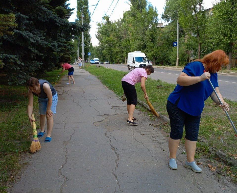 Сегодня, 28 августа, учреждения образования провели работы по наведению санитарного порядка на закрепленных и прилегающих к ним территориях Сегодня, 28 августа, учреждения образования провели работы по наведению санитарного порядка на закрепленных и прилегающих к ним территориях