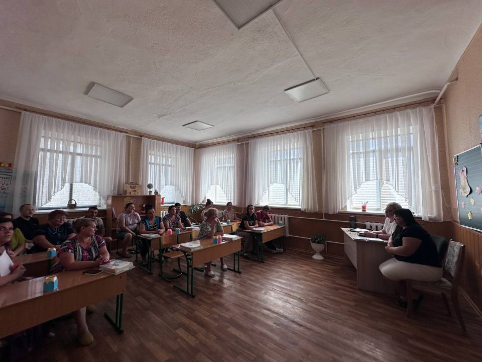 28 августа заместитель Главы Администрации Старобешевского муниципального округа Вера Немилостивая провела встречу с трудовым коллективом Васильевской школы 28 августа заместитель Главы Администрации Старобешевского муниципального округа Вера Немилостивая провела встречу с трудовым коллективом Васильевской школы