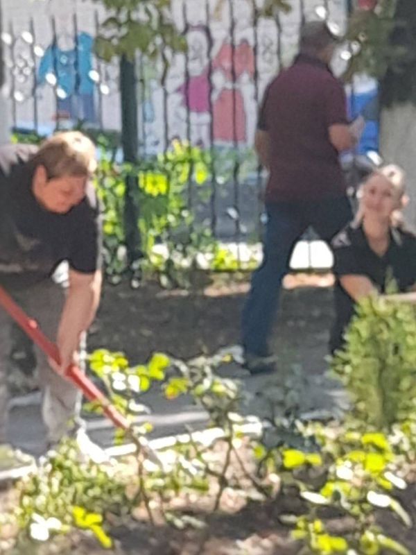 В рамках подготовки ко Дню шахтера и Дню освобождения города Иловайска от ВФУ, который отмечается 29 августа, работники станции Иловайск Донецкого филиала ФГУП «ЖДН» привели в порядок прилегающую к предприятию территорию В рамках подготовки ко Дню шахтера и Дню освобождения города Иловайска от ВФУ, который отмечается 29 августа, работники станции Иловайск Донецкого филиала ФГУП «ЖДН» привели в порядок прилегающую к предприятию территорию