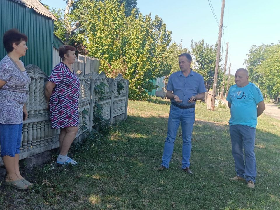 Сегодня, 28 августа заведующий Ясиновским территориальным сектором Администрации городского округа Макеевка Донецкой Народной Республики Игорь Свинарь провел встречу с населением на подведомственной территории пгт Ясиновка... Сегодня, 28 августа заведующий Ясиновским территориальным сектором Администрации городского округа Макеевка Донецкой Народной Республики Игорь Свинарь провел встречу с населением на подведомственной территории пгт Ясиновка...