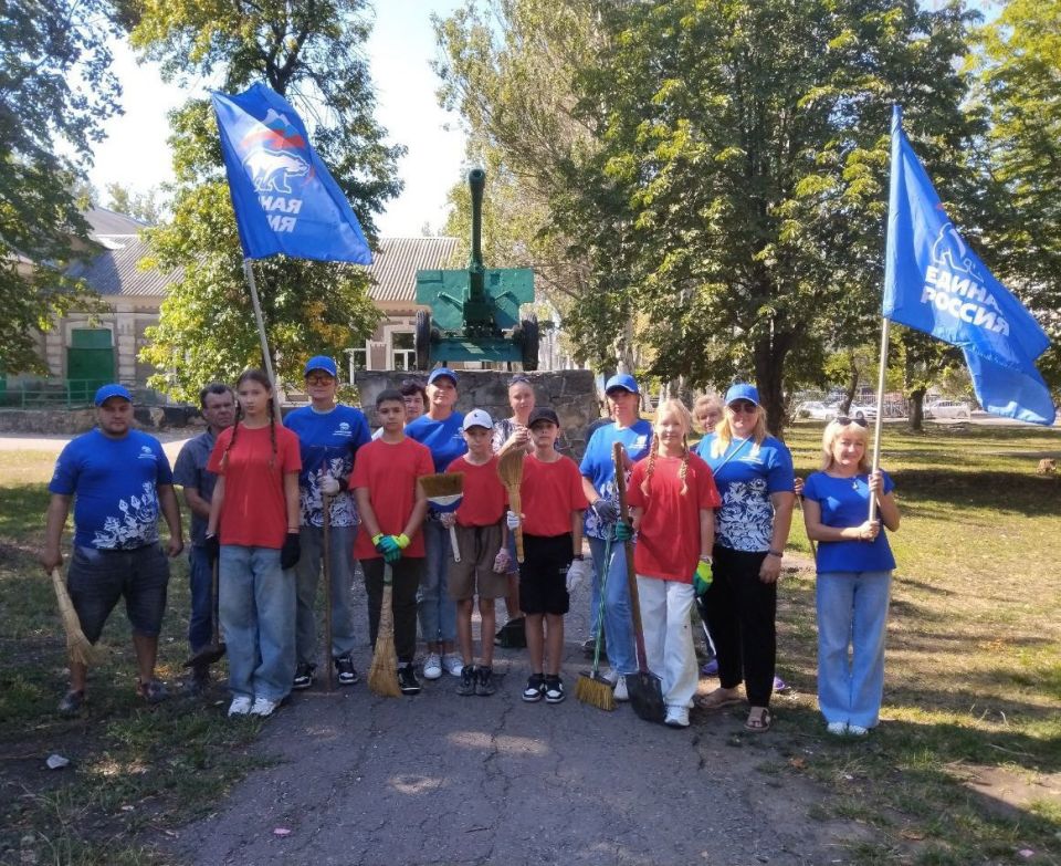 28 августа в Червоногвардейском районе прошла акция «Чистый обелиск» по партийному проекту «Историческая память» партии «Единая Россия» 28 августа в Червоногвардейском районе прошла акция «Чистый обелиск» по партийному проекту «Историческая память» партии «Единая Россия»
