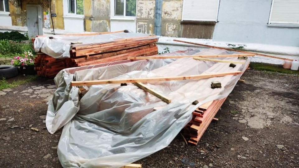 В Ждановке в рамках Региональной адресной программы капитального ремонта проведут ремонт трёх кровель В Ждановке в рамках Региональной адресной программы капитального ремонта проведут ремонт трёх кровель