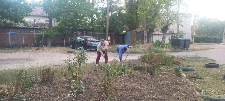 Наталья Великодная: Сегодня, 28 августа, в рамках партийного проекта Единой России "Городская среда", а также традиционной экологической акции «Чистый четверг», жители населенных пунктов Тельмановского округа приняли участие... Наталья Великодная: Сегодня, 28 августа, в рамках партийного проекта Единой России "Городская среда", а также традиционной экологической акции «Чистый четверг», жители населенных пунктов Тельмановского округа приняли участие...