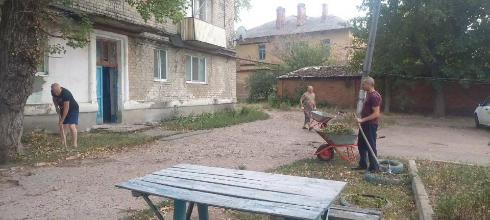 Наталья Великодная: Сегодня, 28 августа, в рамках партийного проекта Единой России "Городская среда", а также традиционной экологической акции «Чистый четверг», жители населенных пунктов Тельмановского округа приняли участие... Наталья Великодная: Сегодня, 28 августа, в рамках партийного проекта Единой России "Городская среда", а также традиционной экологической акции «Чистый четверг», жители населенных пунктов Тельмановского округа приняли участие...