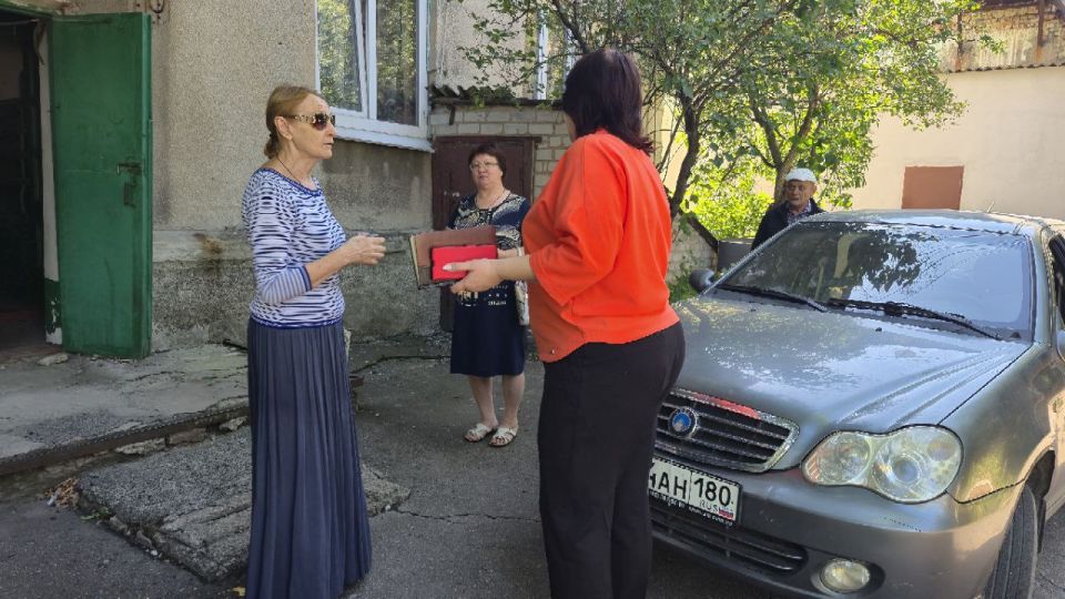 Во исполнение поручения Главы Донецкой Народной Республики Дениса Владимировича Пушилина о ведении постоянного диалога с жителями республики, 28 августа управляющий делами администрации городского округа Дебальцево Инна... Во исполнение поручения Главы Донецкой Народной Республики Дениса Владимировича Пушилина о ведении постоянного диалога с жителями республики, 28 августа управляющий делами администрации городского округа Дебальцево Инна...