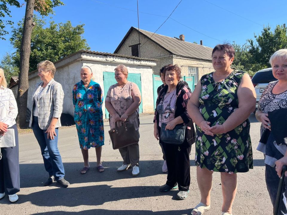 28 августа заместитель главы администрации муниципального образования городского округа Харцызск Владимир Панченко в пгт Зуевка по адресу пер 28 августа заместитель главы администрации муниципального образования городского округа Харцызск Владимир Панченко в пгт Зуевка по адресу пер