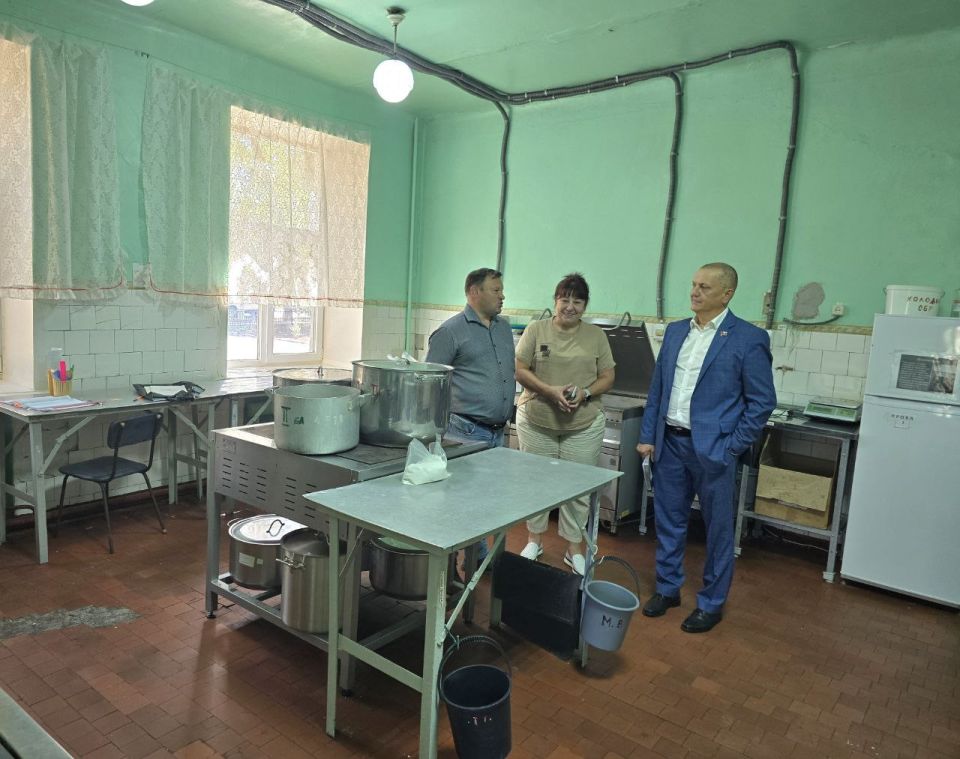 Дмитрий Огилец: По поручению Главы Донецкой Народной Республики и во исполнении Распоряжения Председателя Народного Совета депутаты проводят мониторинг готовности школ к новому учебному году Дмитрий Огилец: По поручению Главы Донецкой Народной Республики и во исполнении Распоряжения Председателя Народного Совета депутаты проводят мониторинг готовности школ к новому учебному году