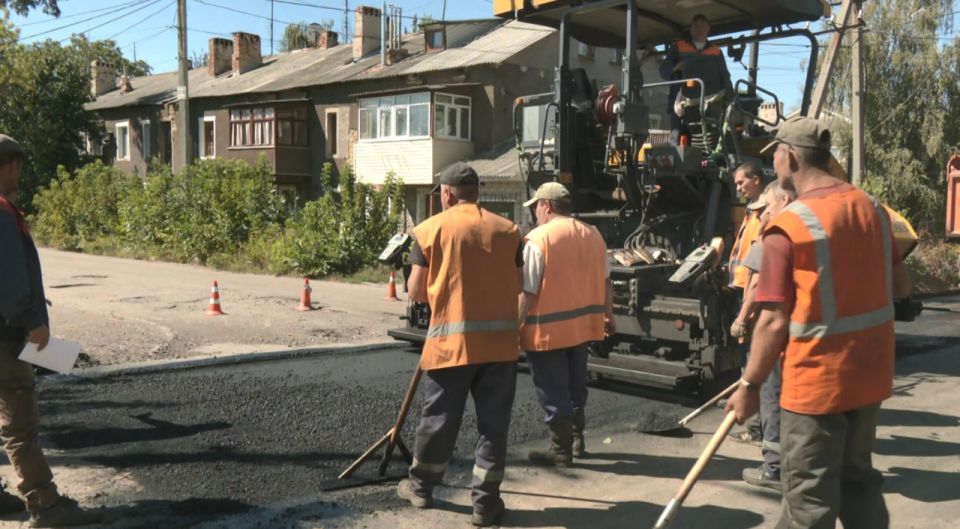 Иван Приходько: В прифронтовой Горловке продолжается ремонт дорожного покрытия Иван Приходько: В прифронтовой Горловке продолжается ремонт дорожного покрытия