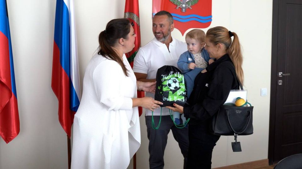 При поддержке сенатора РФ Александра Волошина председатель #Комитет_по_бюджету_финансам_и_налоговой_политике Юрий Афендиков (фракция «Единая Россия») и заместитель председателя... При поддержке сенатора РФ Александра Волошина председатель #Комитет_по_бюджету_финансам_и_налоговой_политике Юрий Афендиков (фракция «Единая Россия») и заместитель председателя...