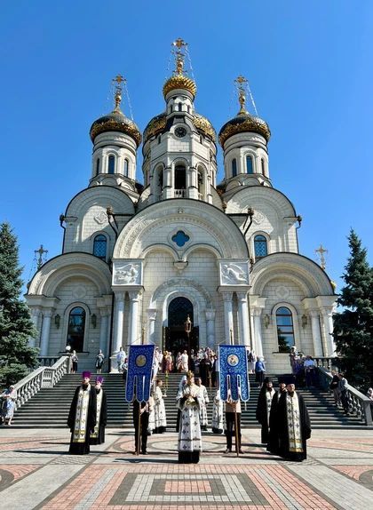 «С верой мы сильнее!»: Иверская икона Божией Матери прибыла в Богоявленский кафедральный собор Горловки «С верой мы сильнее!»: Иверская икона Божией Матери прибыла в Богоявленский кафедральный собор Горловки