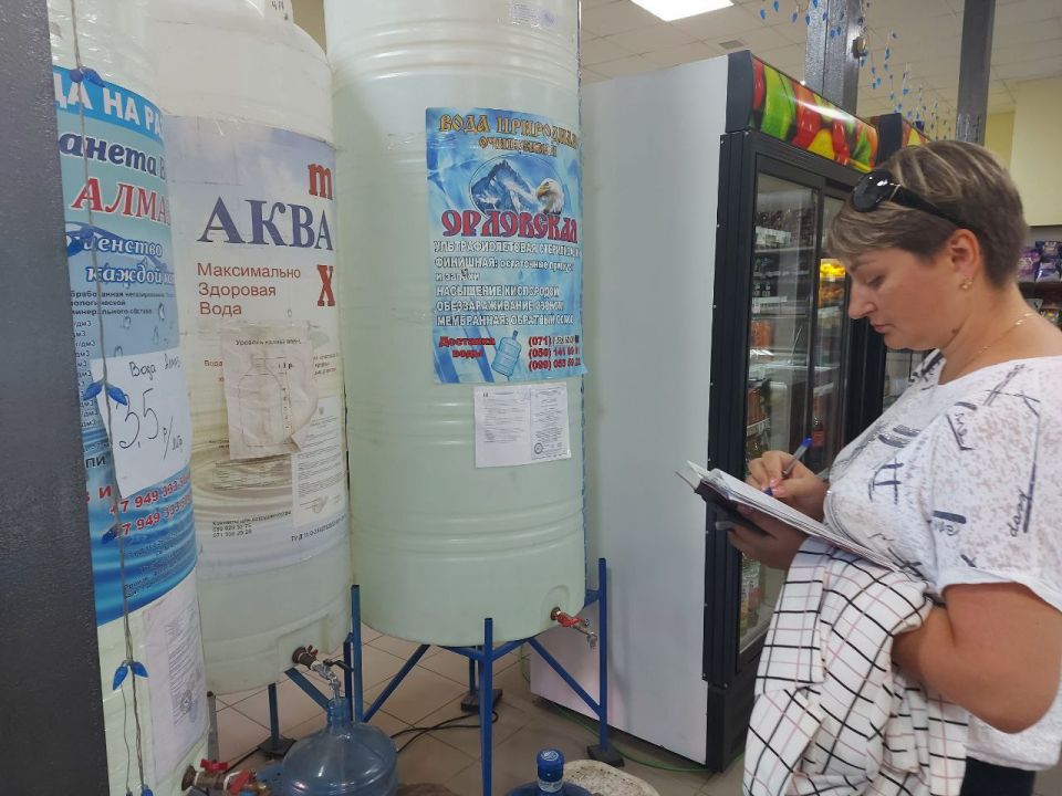 Иван Адамец: Народный контроль Куйбышевского района совместно со специалистом отдела экономики, торговли и трудовых отношений управы и депутатом Народного Совета ДНР Александррм Куренковым провели рейды в 5 торговых объектах... Иван Адамец: Народный контроль Куйбышевского района совместно со специалистом отдела экономики, торговли и трудовых отношений управы и депутатом Народного Совета ДНР Александррм Куренковым провели рейды в 5 торговых объектах...