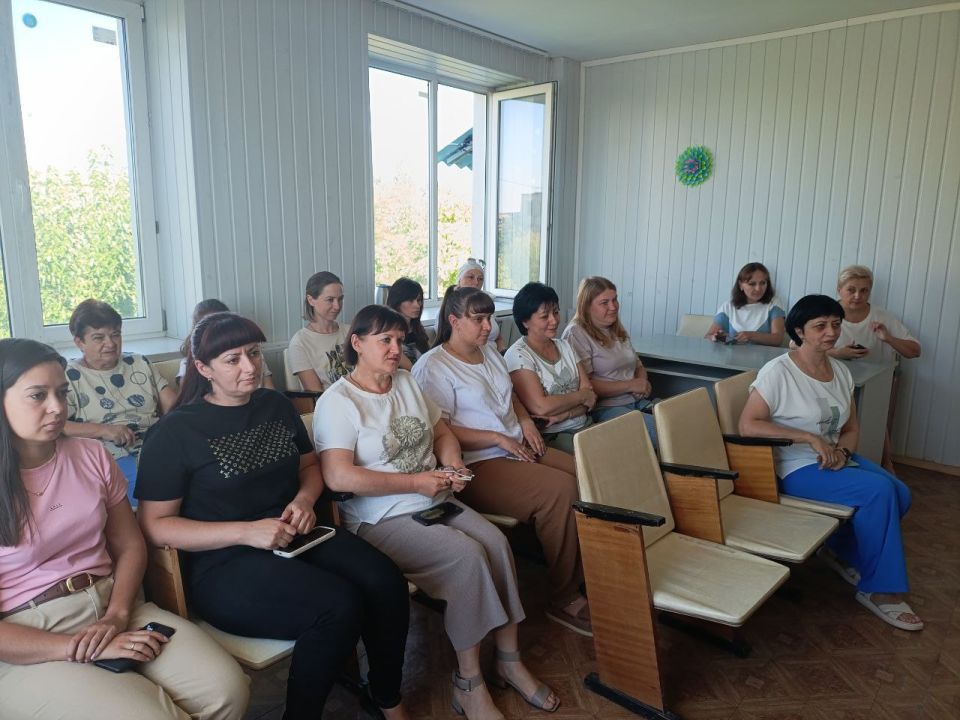 Важные вопросы социальной защиты: встреча с трудовым коллективом отделения социальной защиты населения № 28 филиала Республиканского центра социальной защиты населения Тельмановского муниципального округа Важные вопросы социальной защиты: встреча с трудовым коллективом отделения социальной защиты населения № 28 филиала Республиканского центра социальной защиты населения Тельмановского муниципального округа