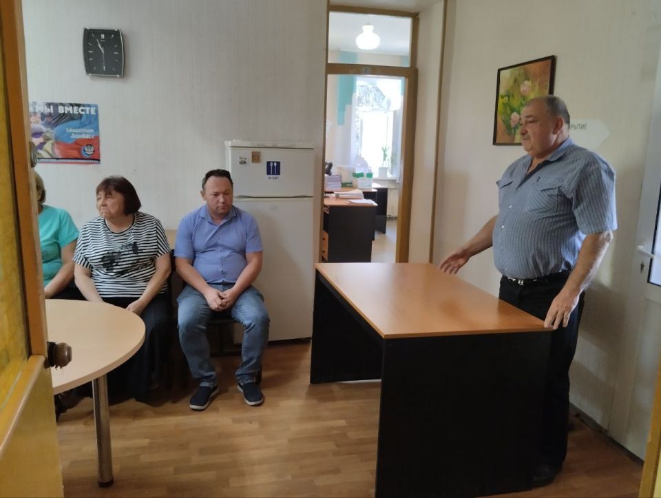 По поручению Главы ДНР Дениса Пушилина 28.08.2025 по адресу: г.Донецк,ул.Куйбышева, 63 состоялась встреча с трудовым коллективом «Республиканский центр социальной защиты населения Ленинского внутригородского района г.... По поручению Главы ДНР Дениса Пушилина 28.08.2025 по адресу: г.Донецк,ул.Куйбышева, 63 состоялась встреча с трудовым коллективом «Республиканский центр социальной защиты населения Ленинского внутригородского района г....