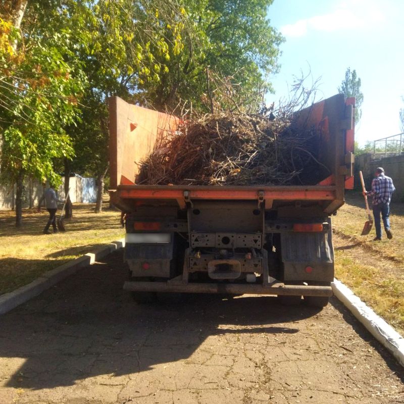 В Кировском ведутся работы по благоустройству В Кировском ведутся работы по благоустройству