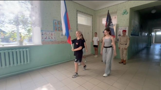 Юнармейцы ВПК «Гвардеец». ГБОУ"Успенская школа Амвросиевского м.о." Брыжак Анна, Бачурина Анна,Лезная Екатерина, Чернявский Ярослав, Антонив Игнат, Заднепровская Ирина Юнармейцы ВПК «Гвардеец». ГБОУ"Успенская школа Амвросиевского м.о." Брыжак Анна, Бачурина Анна,Лезная Екатерина, Чернявский Ярослав, Антонив Игнат, Заднепровская Ирина